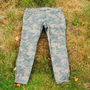 OLD NAVY ▪︎ Women's Camouflage "Rock Star" Jeans, Size 14